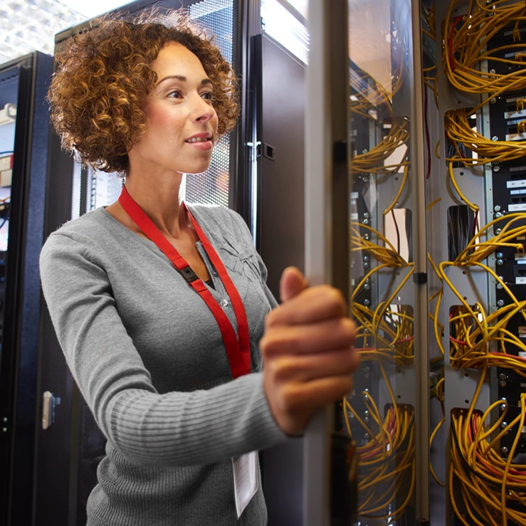woman-representing-server-management-companies-in-data-center-3